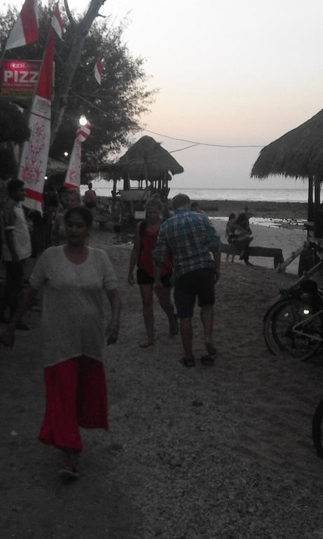 Coral Beach Pizza Cottages Gili Trawangan Exteriér fotografie