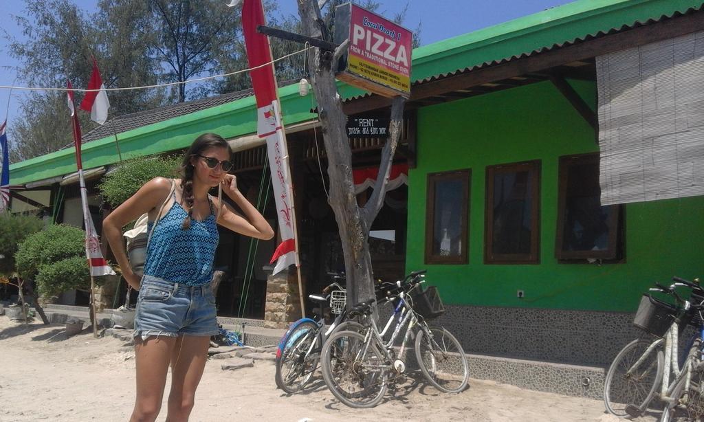 Coral Beach Pizza Cottages Gili Trawangan Exteriér fotografie