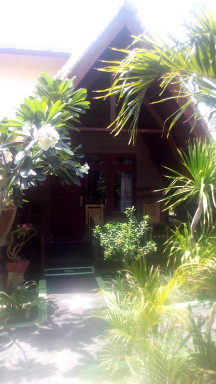 Coral Beach Pizza Cottages Gili Trawangan Exteriér fotografie