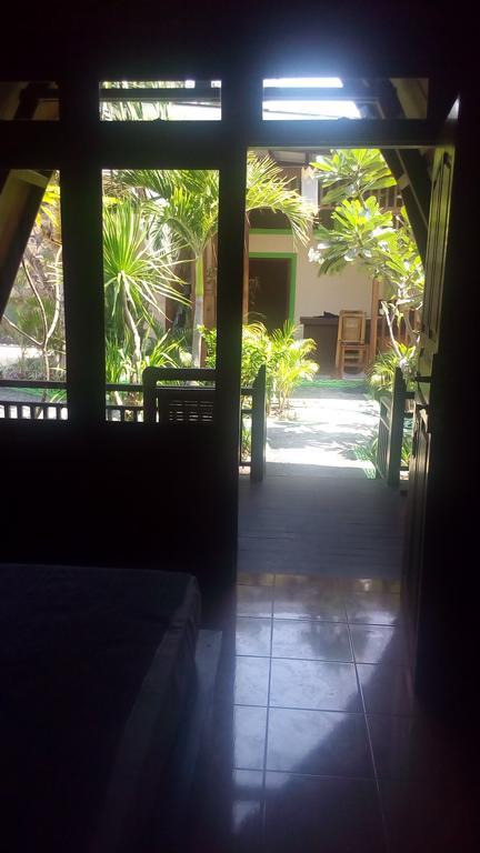 Coral Beach Pizza Cottages Gili Trawangan Exteriér fotografie
