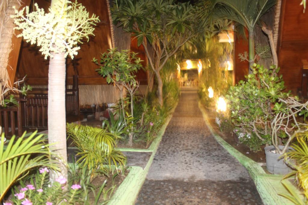 Coral Beach Pizza Cottages Gili Trawangan Exteriér fotografie