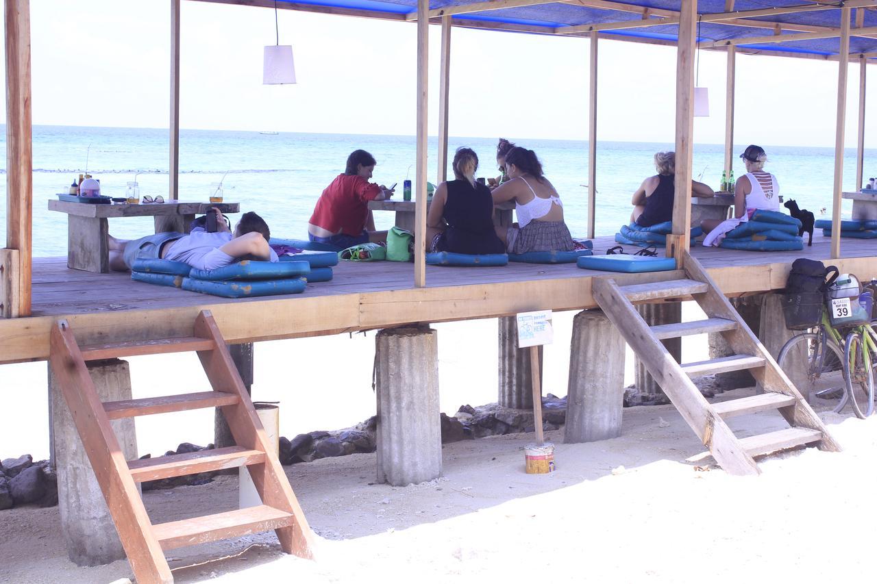 Coral Beach Pizza Cottages Gili Trawangan Exteriér fotografie